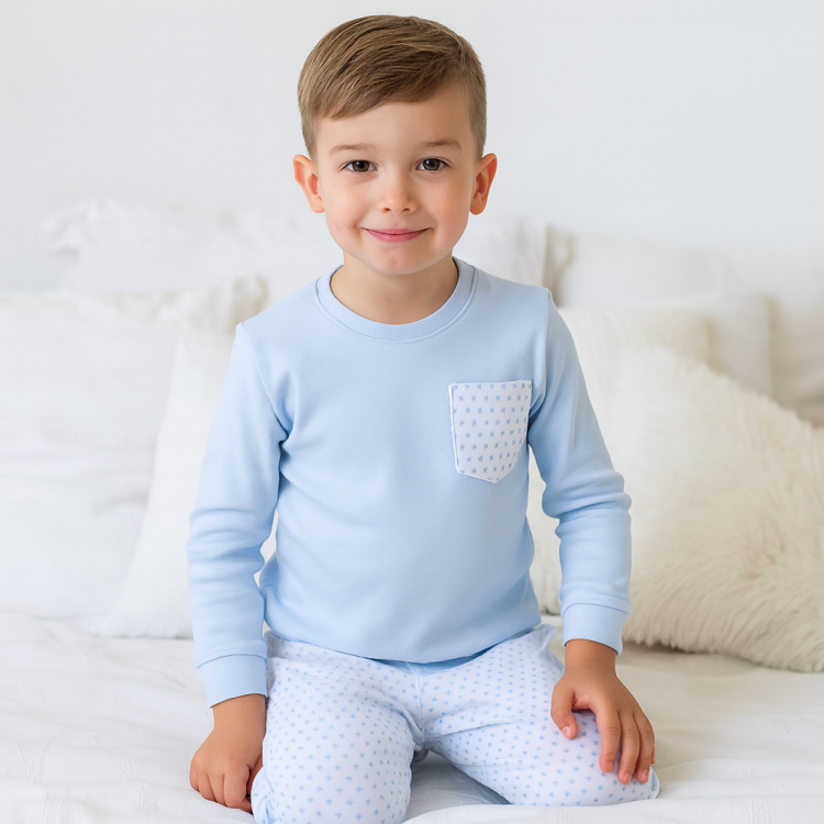 Pijama infantil invierno celeste estampado estrellas