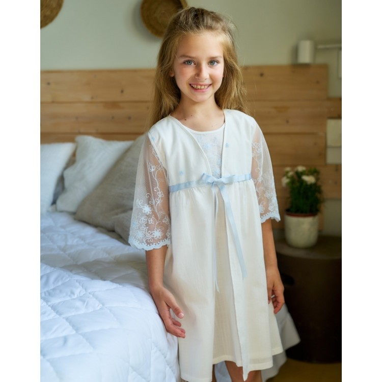 Bata ceremonia con tul bordado azul