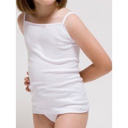 Girl´s t-shirt with thin straps.