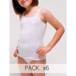 Girl´s knitted t-shirt with thin straps.