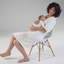 Newborn´s one-piece and maternity nightgown pack.